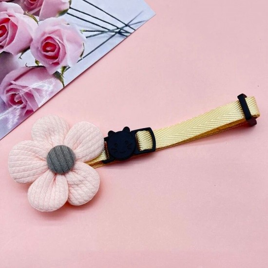 قلادة للحيوانات الأليفة على شكل زهرة