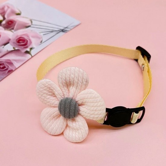 قلادة للحيوانات الأليفة على شكل زهرة قلادة للحيوانات الأليفة على شكل زهرة